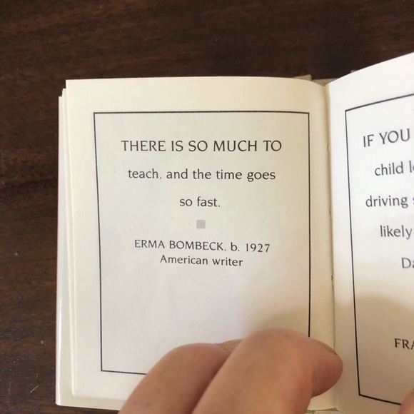 MOTHERHOOD Mini Book - Picture 8 of 9